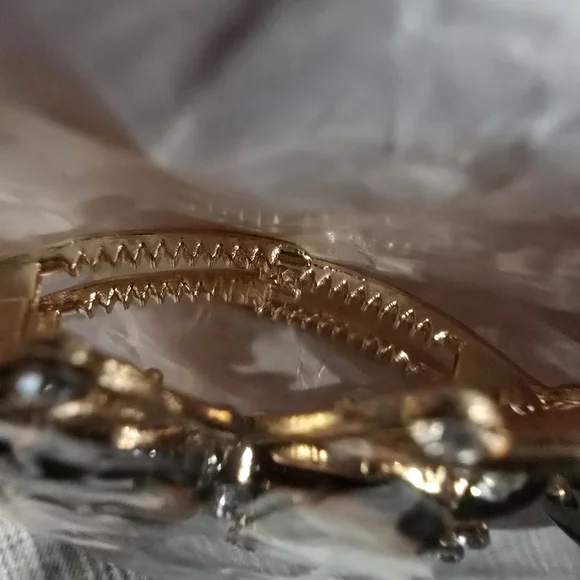 Elegant Gold and Brown Butterfly Hair Clip - Picture 3 of 3